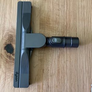 Dyson Articulating Hard Floor Tool with connection clip.